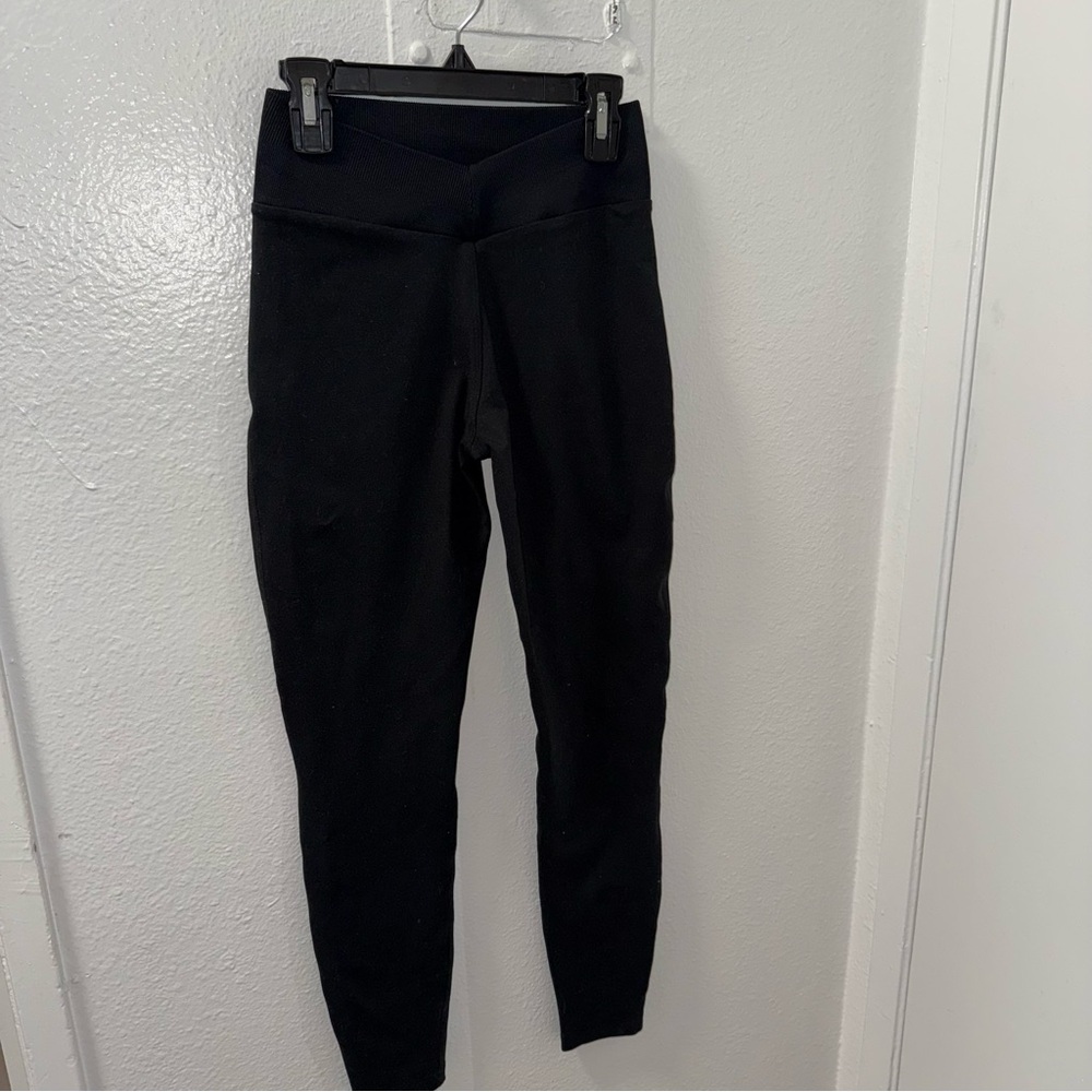 Bombshell Sportswear V Cut Waistband Black 7/8 Leggings M